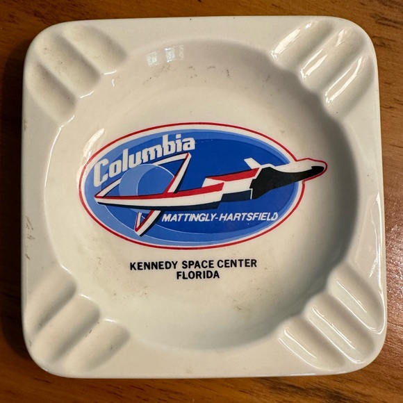 Ceramic Ashtray - Shuttle Columbia, Kennedy Space Center - Picture 9 of 9